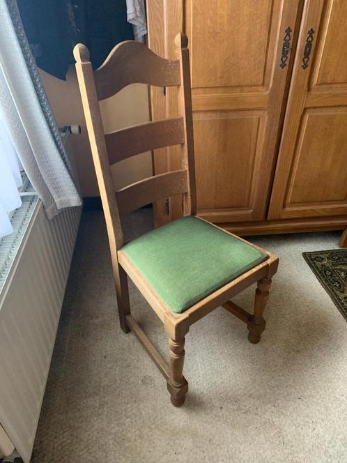 Volle eiken stoel met groene zit, Antiek en Kunst, Antiek | Meubels | Stoelen en Sofa's, Ophalen