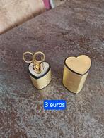 Etui de voyage avec petit ciseaux,  coupe ongle ,etc.., Enlèvement ou Envoi, Utilisé