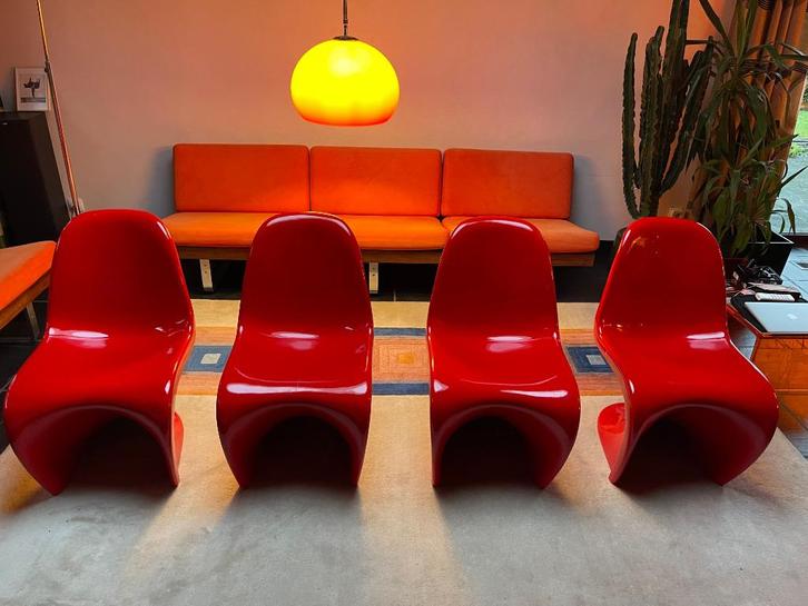 4 rode stoelen:  mooie replica's van verner panton, Huis en Inrichting, Stoelen, Zo goed als nieuw, Vier, Overige materialen, Rood