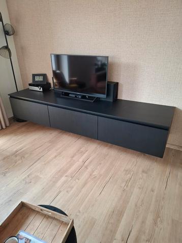 Hangkast  Tv kast  beschikbaar voor biedingen