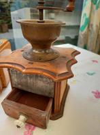2 Handmatige houten koffiemolens, Antiek en Kunst, Antiek | Keukengerei, Ophalen of Verzenden