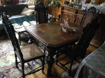 EIKEN TAFEL MET STOELEN beschikbaar voor biedingen