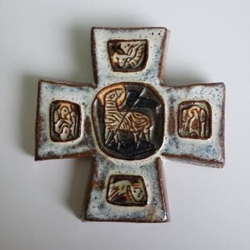 Amphora kruisje keramiek
