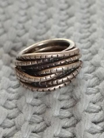 Moderne zilveren ring 925 beschikbaar voor biedingen