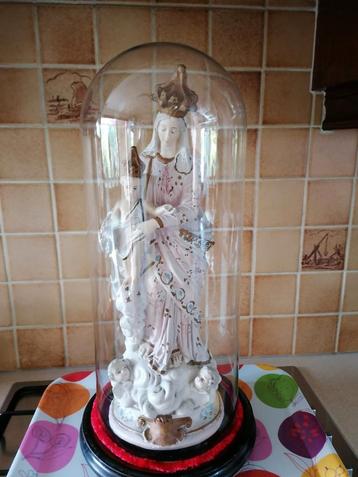Stolp met stenen beeld Maria en kind beschikbaar voor biedingen