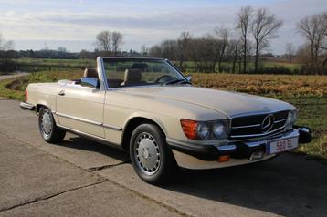 Mercedes-Benz 560 SL cabriolet (voiture ancienne)  disponible aux enchères