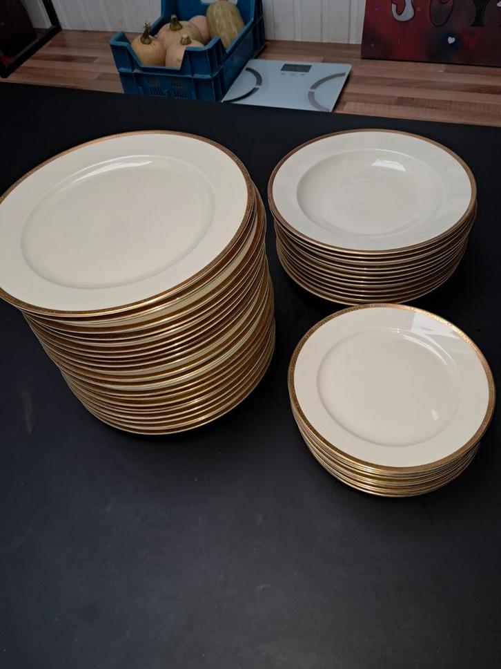 ​Service de Table Complet 46 Pièces Hutschenreuther Selb LHS, Antiek en Kunst, Antiek | Servies compleet, Ophalen