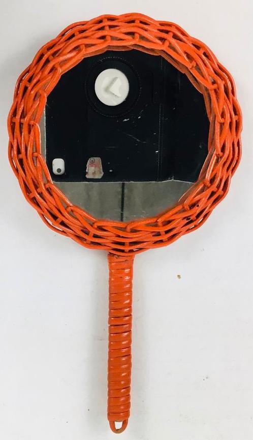 Vintage design oranje rotan hand spiegel 60s 70s, Antiek en Kunst, Antiek | Spiegels, Minder dan 100 cm, Overige vormen, Ophalen of Verzenden
