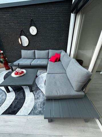 Tuin meubel + tafel te koop beschikbaar voor biedingen