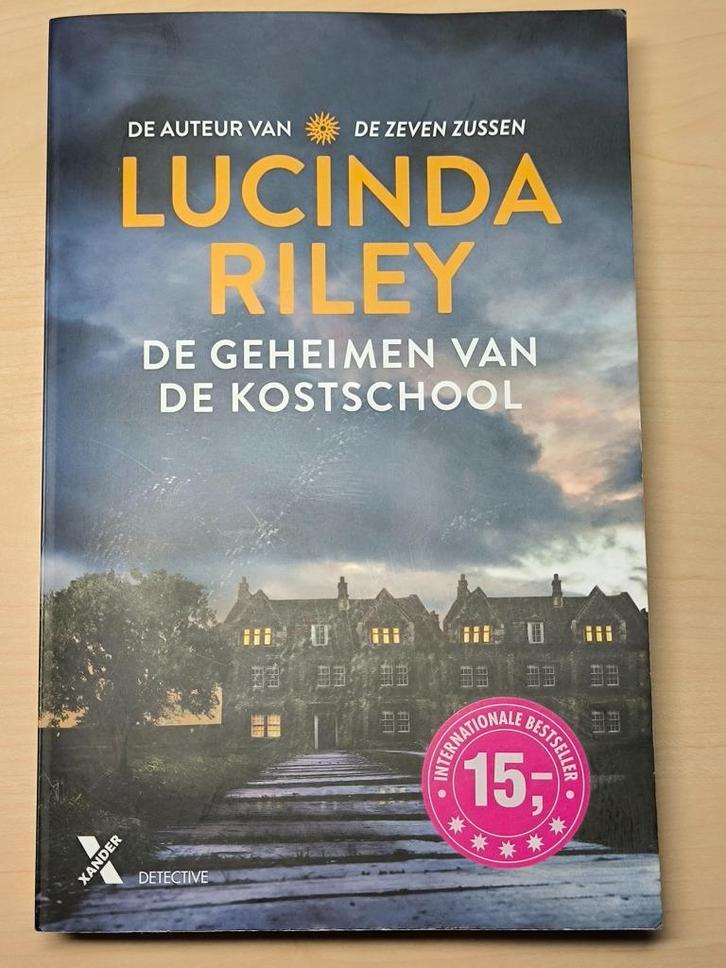 Lucinda Riley - De Geheimen van de Kostschool, Livres, Littérature, Comme neuf, Belgique, Enlèvement ou Envoi