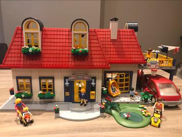 Playmobil huis met uitbreidingssets  beschikbaar voor biedingen