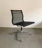 Vitra EA107 fauteuil, Huis en Inrichting, Ophalen