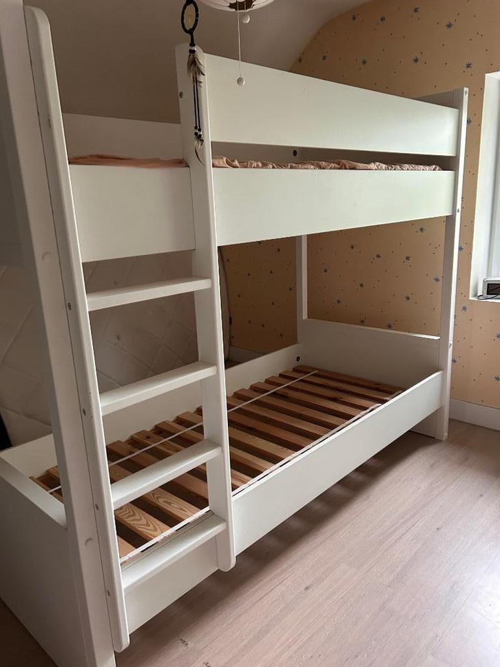 Stapelbed in stevig wit hout, Kinderen en Baby's, Kinderkamer | Stapelbedden en Hoogslapers, Gebruikt, Stapelbed, Ophalen