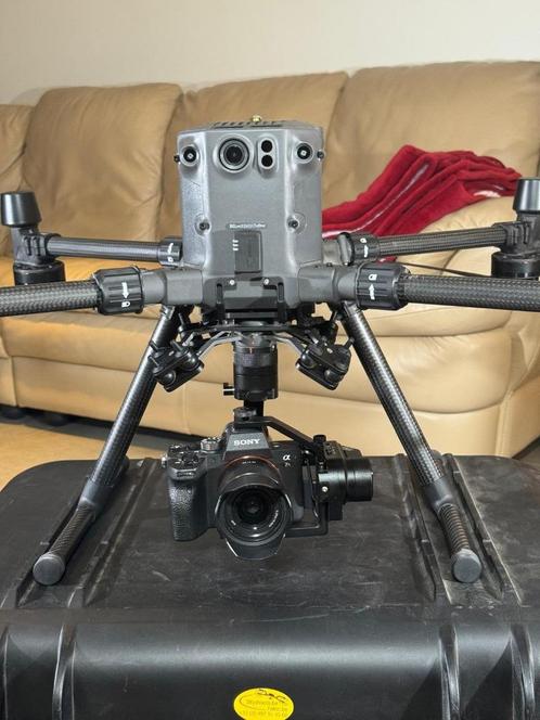 DJI Matrice 300 RTK (M300RTK) + DJI Zenmuse H20 camera, Audio, Tv en Foto, Drones, Zo goed als nieuw, Drone met camera, Ophalen of Verzenden