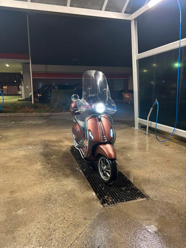 Vespa primavera, Fietsen en Brommers, Scooters | Overige merken, Zo goed als nieuw, Benzine, Ophalen