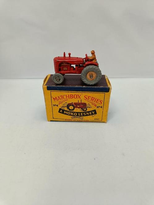 Boîte d'allumettes MOKO LESNEY n° 4 MASSEY HARRIS TRACTOR &, Hobby & Loisirs créatifs, Voitures miniatures | 1:87, Comme neuf