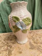 Witte stenen vaas met bloemmotief, Ophalen, Gebruikt, Overige kleuren, Aardewerk of Porselein