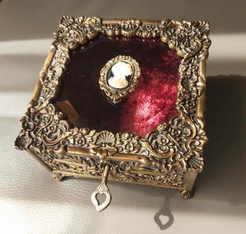 Boîte à bijoux avec camée, clé, Enlèvement ou Envoi, Cuivre