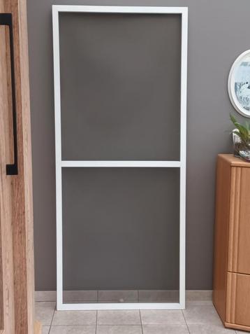 Groot wit aluminium vliegenraam H 2,06m breedte 90cm . beschikbaar voor biedingen