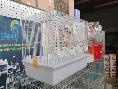 Cage d'élevage blanche Cage métallique empilable, Animaux & Accessoires, Oiseaux | Cages & Volières, Neuf, Enlèvement ou Envoi
