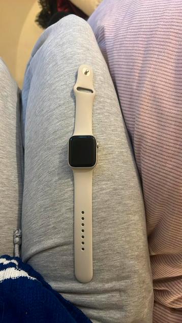 APPLE WATCH (nooit gebruikt) beschikbaar voor biedingen