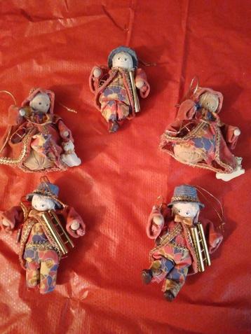 Oude houten poppen hangertjes. 5 stuks  beschikbaar voor biedingen