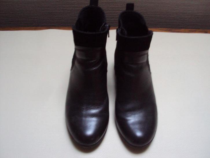 Warme, zwarte lederen enkellaarsjes met nubuck.  Maat 38, Kleding | Dames, Schoenen, Ophalen of Verzenden