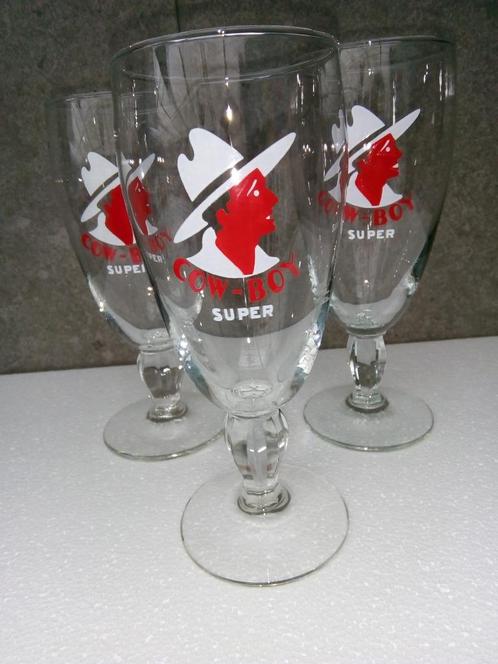 Drie COW-BOY SUPER glazen met steel van Brasserie Ponselet, Verzamelen, Biermerken, Zo goed als nieuw, Glas of Glazen, Overige merken