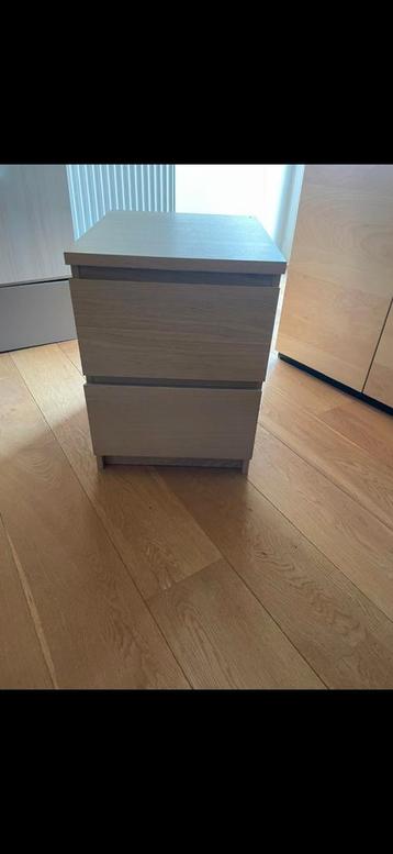 Mooi nachtkastje te koop. Let op. Ophalen in Beersel!  beschikbaar voor biedingen