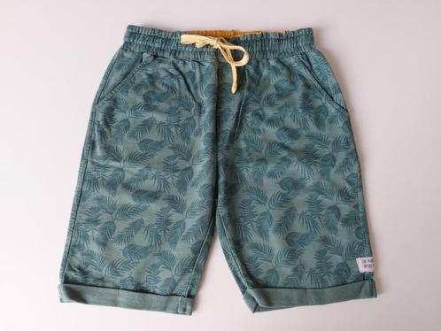 Korte broek - groen/motief - maat:134/140 - 5 euro, Kinderen en Baby's, Kinderkleding | Maat 134, Zo goed als nieuw, Jongen, Broek
