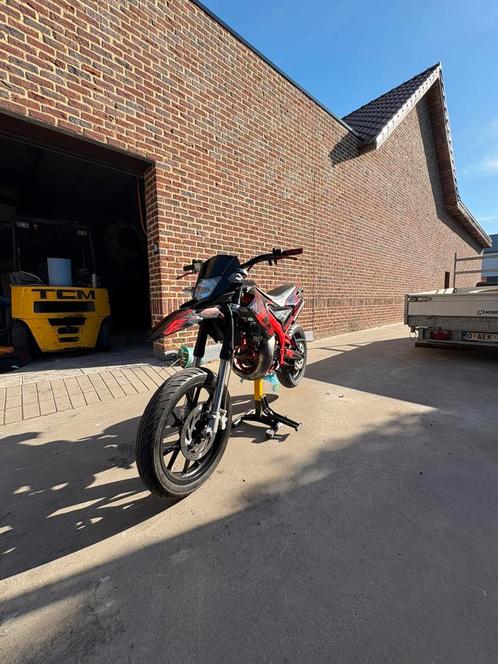 Derbi senda sm50, Fietsen en Brommers, Brommers | Derbi, Zo goed als nieuw, Ophalen