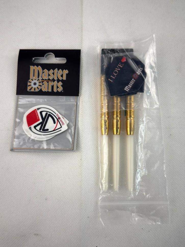 Darts set Master Darts + accessoires (nieuw), Sport en Fitness, Darts, Zo goed als nieuw, Flights, Ophalen of Verzenden