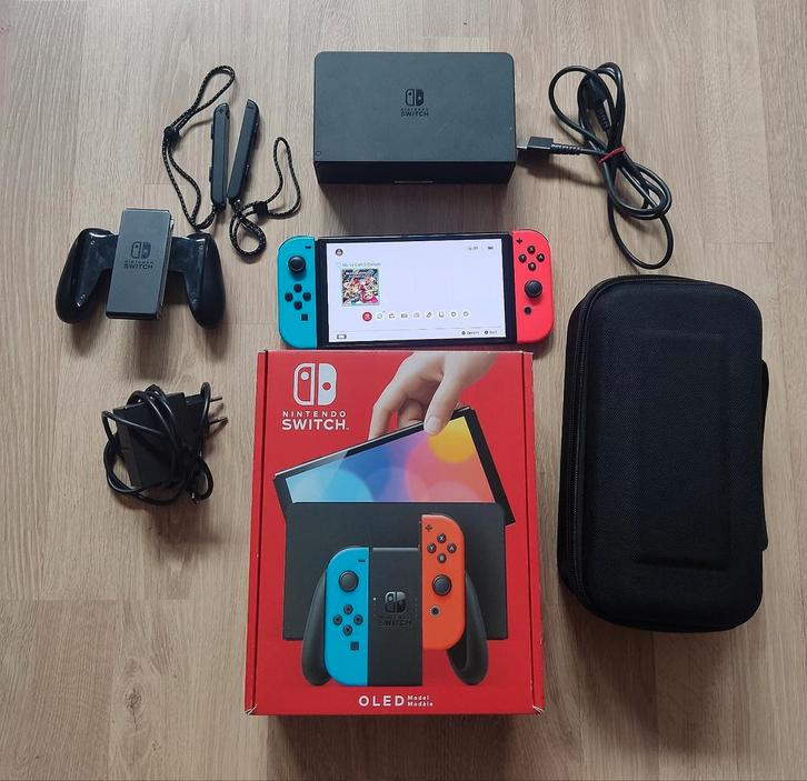 Nintendo Switch OLED, Games en Spelcomputers, Spelcomputers | Nintendo Switch, Zo goed als nieuw, Switch OLED, Ophalen of Verzenden