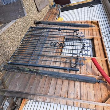 Metalen poortje beschikbaar voor biedingen