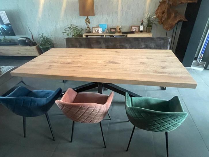 Eettafel met stoelen en bank van bij Goossens wonen, Huis en Inrichting, Tafels | Eettafels, Zo goed als nieuw, Eikenhout, Metaal