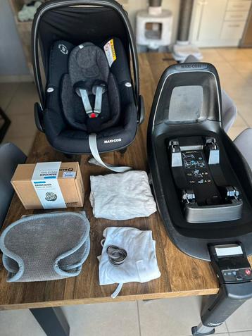 Maxi cosi met isofix en andere accessoires beschikbaar voor biedingen