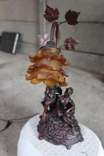 Retro tafellampje beschikbaar voor biedingen