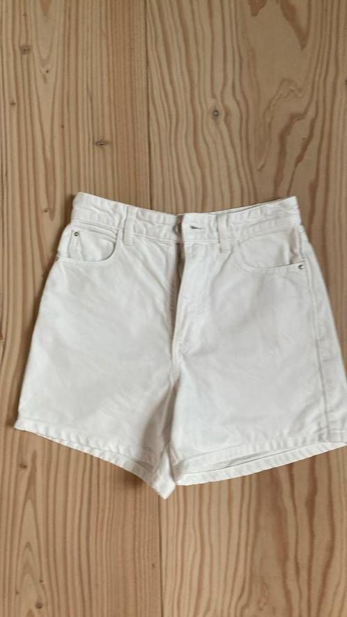 Short jeans wit Zara maat 34 meisjes, Kleding | Dames, Spijkerbroeken en Jeans, Zo goed als nieuw, W27 (confectie 34) of kleiner