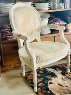 Prachtige oude ecrukleurige, nostalgische armstoel, Ophalen
