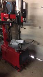 Bandenmachine met twee pneumatische cilinders