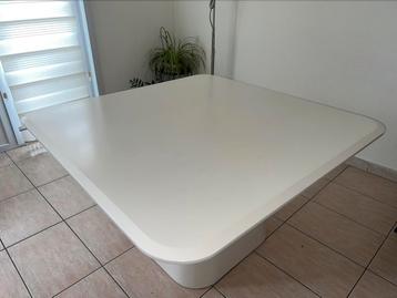 Eettafel beschikbaar voor biedingen