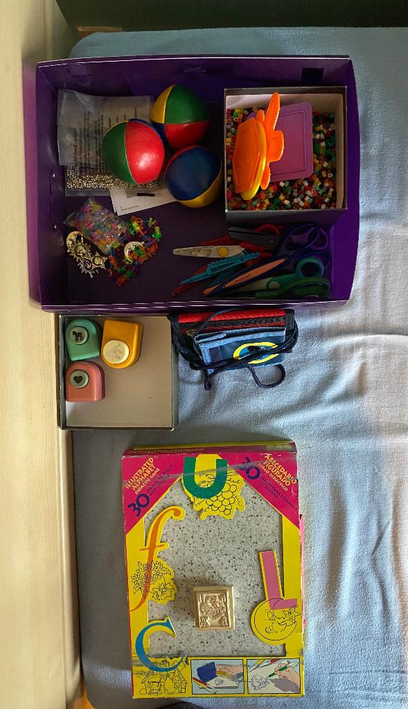 Knutselmateriaal allerlei, puzzels, stempeldoos, Kinderen en Baby's, Overige Kinderen en Baby's, Gebruikt, Ophalen