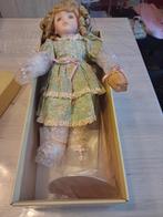 Porseleinen pop 42 cm, Antiek en Kunst, Ophalen
