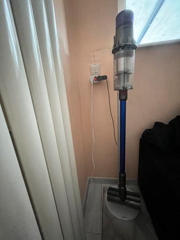 Dyson V11 Absolute Extra Pro met wandoplader, Enlèvement, Utilisé
