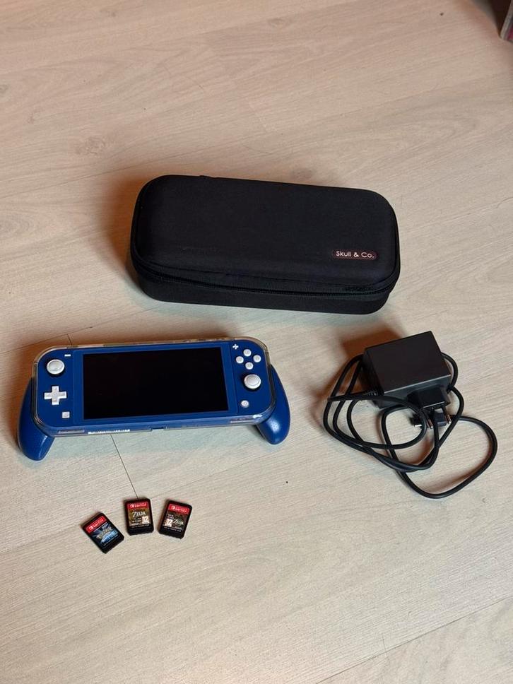 Switch lite bleue + 3 jeux, Games en Spelcomputers, Spelcomputers | Nintendo Switch Lite, Zo goed als nieuw, Ophalen of Verzenden