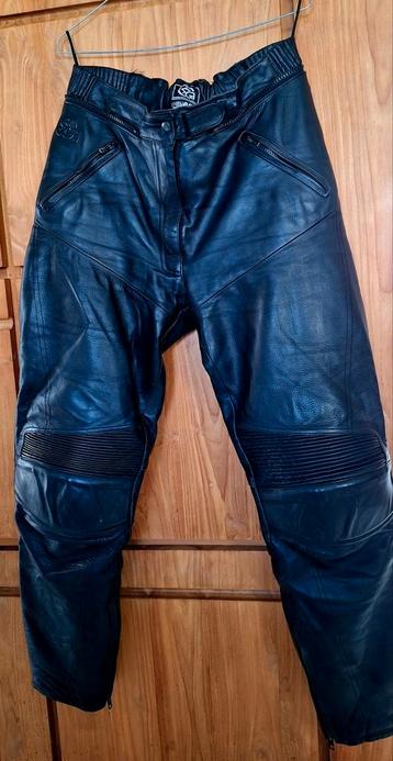 Lederen motobroek maat 46 beschikbaar voor biedingen
