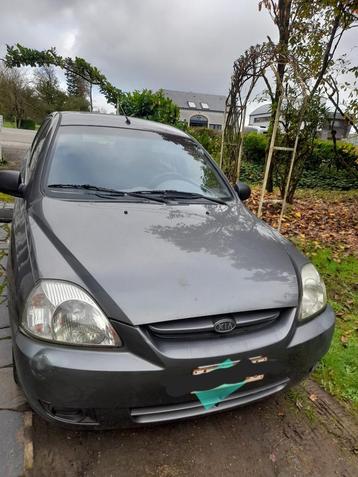 A vendre kia Rio break  disponible aux enchères