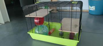 Hamsterkooi met looprad, loopbal en 3 drinkflessen., Enlèvement, Comme neuf, Cage, Hamster