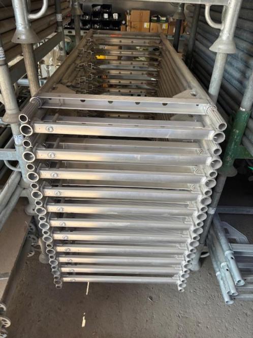 Staal en aluminium FRAME STEIGERS, Diensten en Vakmensen, Dakdekkers en Rietdekkers