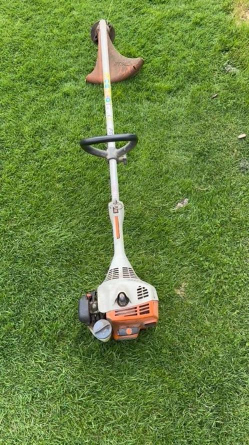 STIHL. grastrimmer. op benzine, Jardin & Terrasse, Coupe-bordures, Utilisé, Essence, 10 à 30 cm, Enlèvement